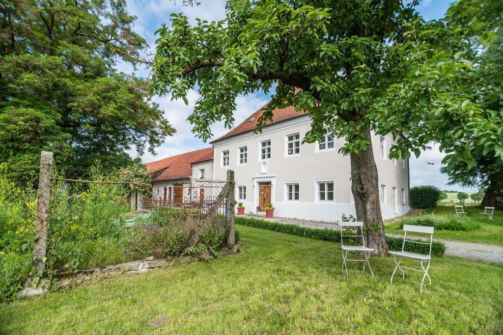 Historischer Pfarrhof Niederleierndorf Langquaid Εξωτερικό φωτογραφία